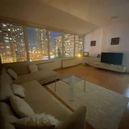 Stan Sa Divnim Pogledom, Garazom I Terasom