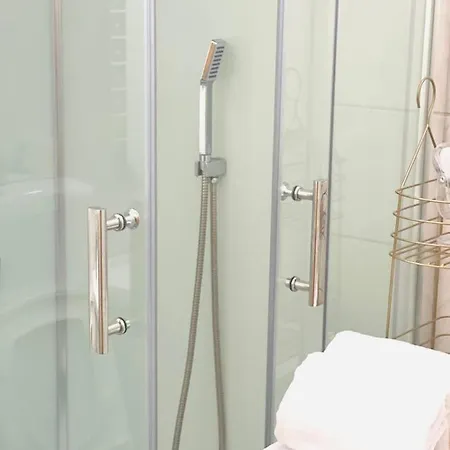 Stan Sa Divnim Pogledom, Garazom I Terasom Apartment