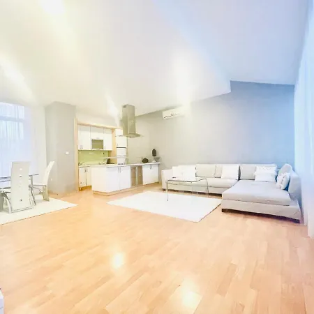 Apartment Stan Sa Divnim Pogledom, Garazom I Terasom *