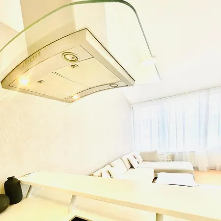 Apartment Stan Sa Divnim Pogledom, Garazom I Terasom *