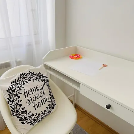 Stan Sa Divnim Pogledom, Garazom I Terasom